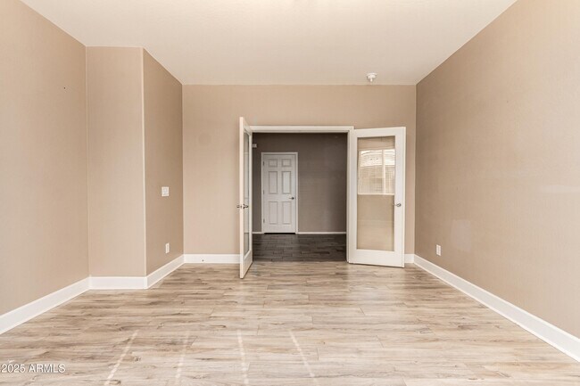 Building Photo - 9008 S 55th Dr