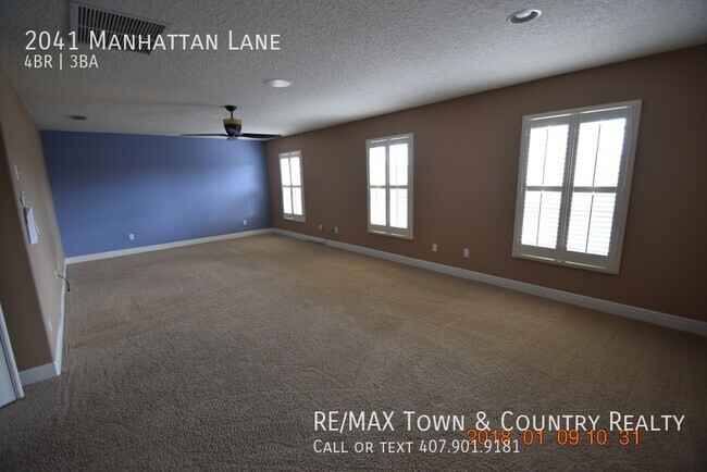 Building Photo - 2041 Manhattan Ln
