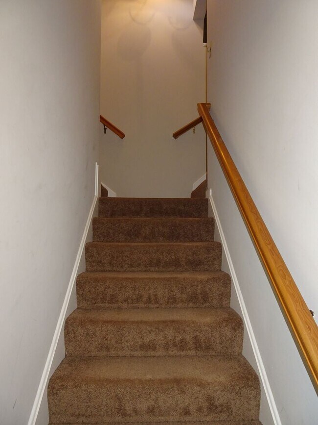 Building Photo - 3 Bedroom 2.5 Bath Single Family Home for Rent in Penniman East