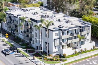 Building Photo - Smartly Designed 2-Bedroom Apartment in Pr...