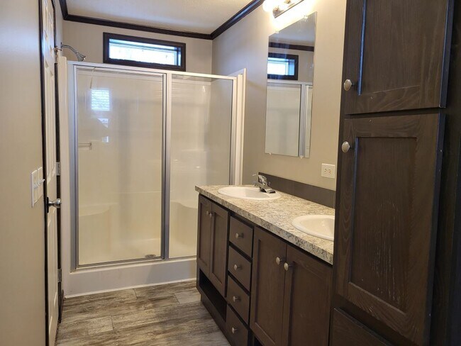 Building Photo - 61 Meadowlark Ln