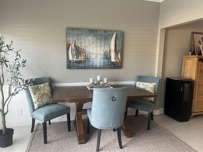 Building Photo - 2113 NE 44th St