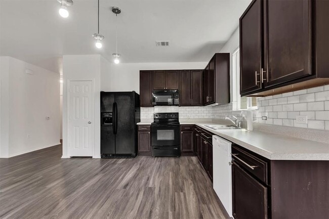 Building Photo - 9300 China Rose Dr