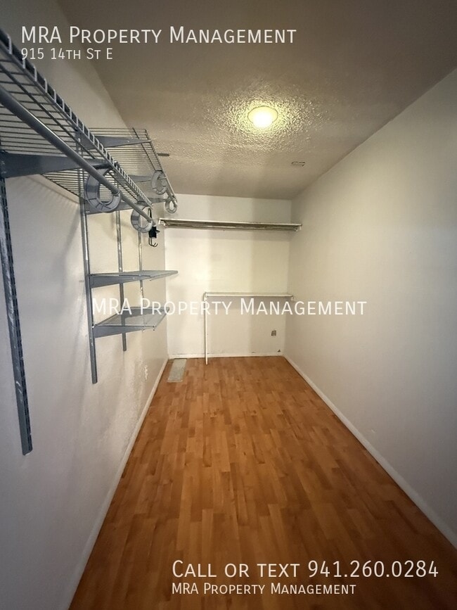 Building Photo - 915 14th St E