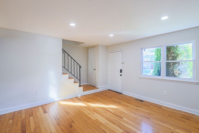 Building Photo - 14 Luffing Ct