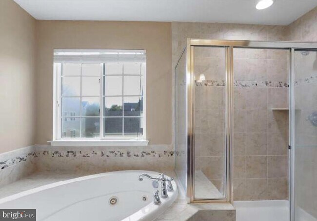 Building Photo - 320 Hopkins Dr