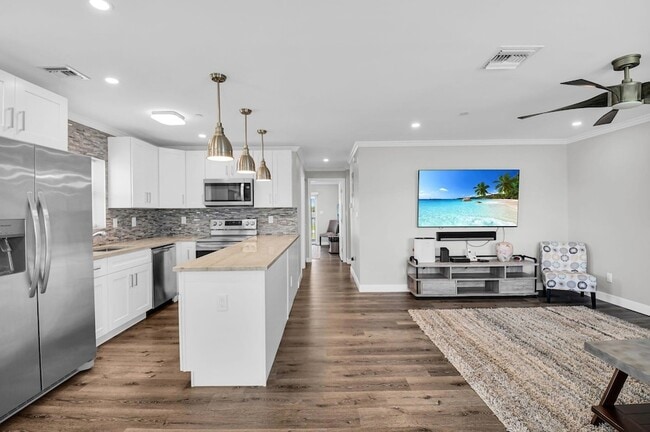 Building Photo - 388 Tuscany Ln