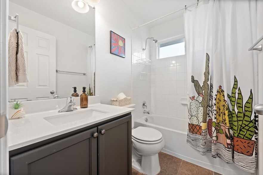 Building Photo - 5516 Pinery Dr