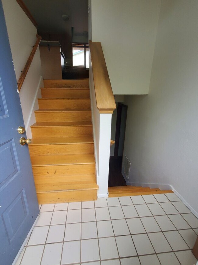 Building Photo - **Apply by 11/15 for 2 Weeks Free Rent** K...