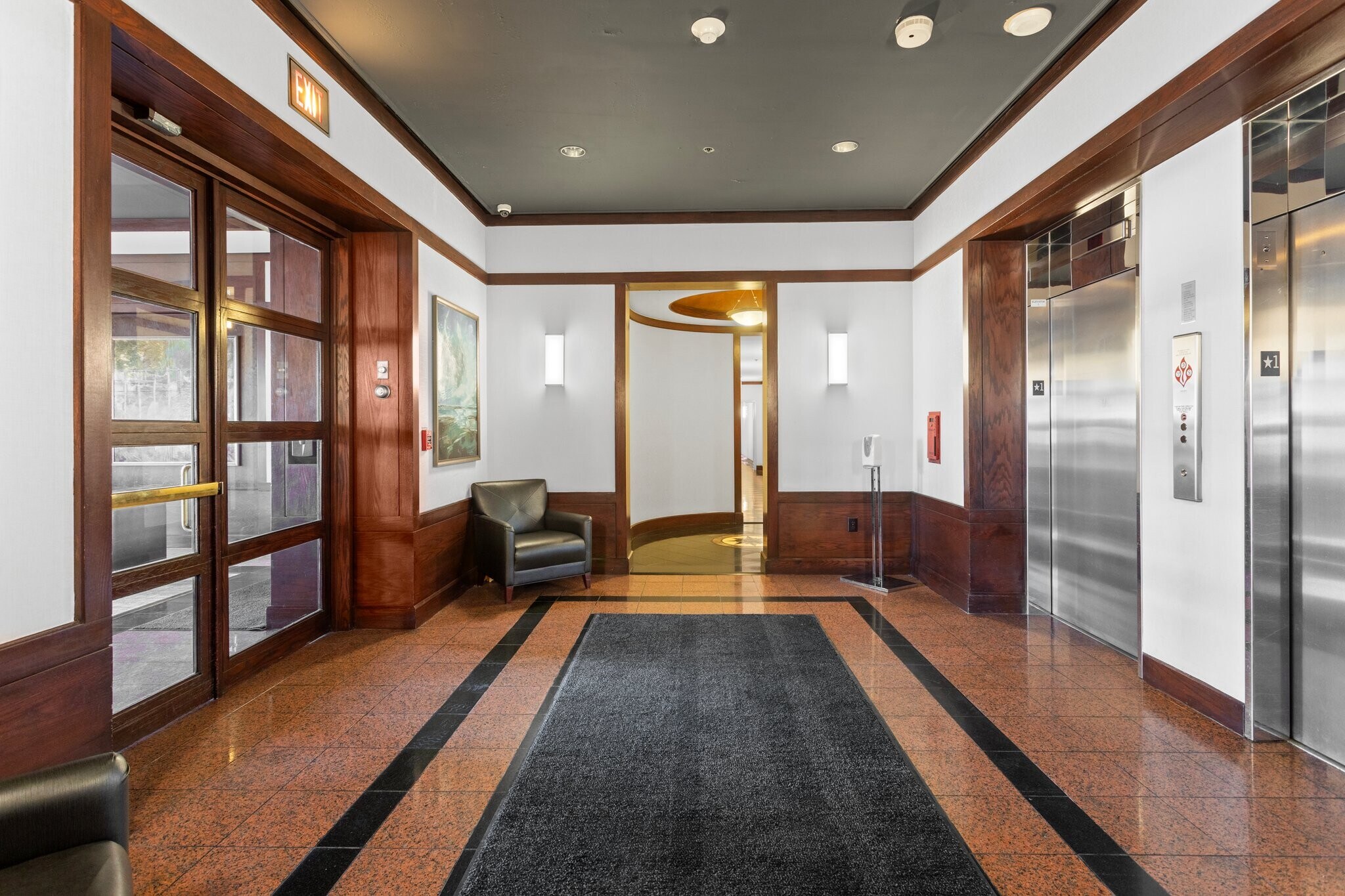 Building Photo - 250 E Harbortown Dr