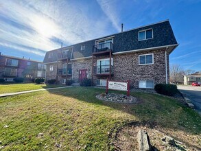 Building Photo - Updated 2BR Condo in Fox Meadows – New Flooring + Appliances