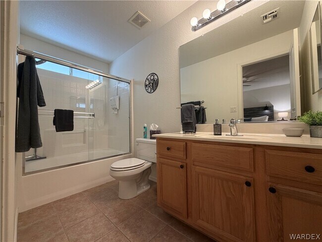 Building Photo - 2416 N Ridge Ave