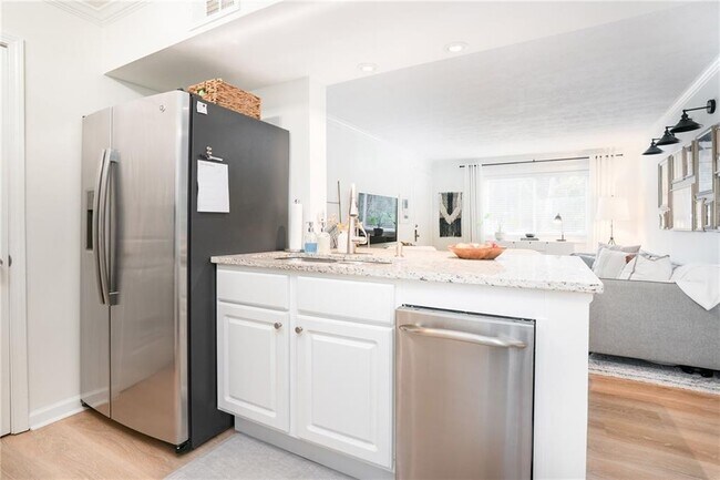 Building Photo - 100 Biscayne Dr NW