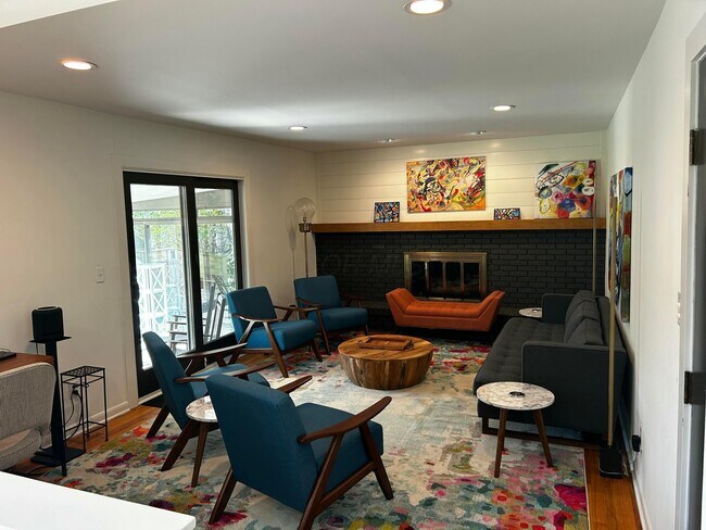 Building Photo - 487 Longfellow Ave