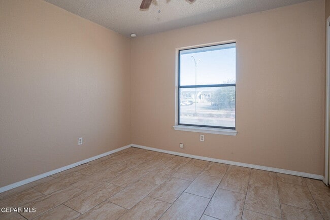 Building Photo - 11241 Beach Front Dr