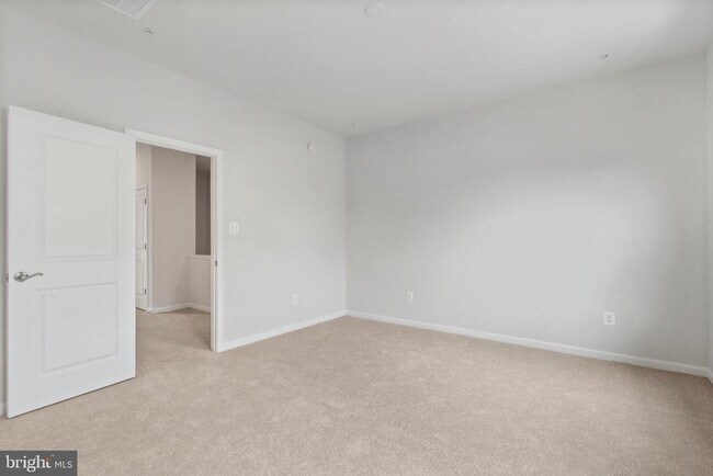 Building Photo - 12606 BRANCH HOLLOW Ln