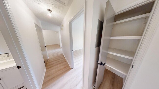 Building Photo - N Cedarbrook Bungalow