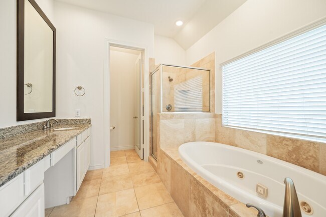 Building Photo - 2202 Hilshire Terrace Ct
