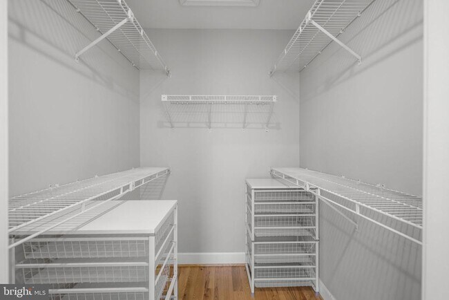 Building Photo - 10 Loganwood Ct
