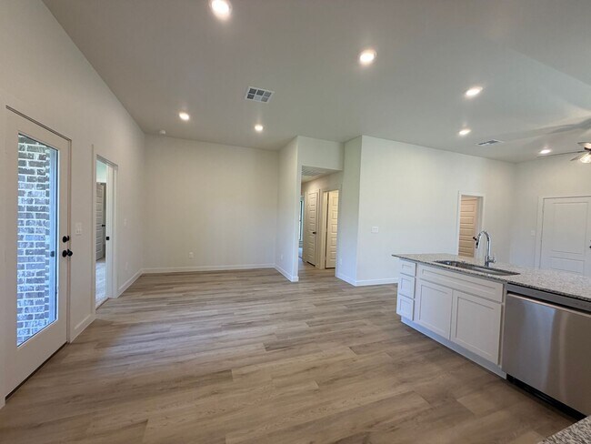 Building Photo - Brand New 3/2: FRENSHIP ISD!