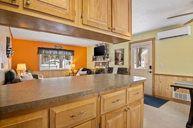 Building Photo - Fully Furnished 2-Bedroom Home Near Hodenp...