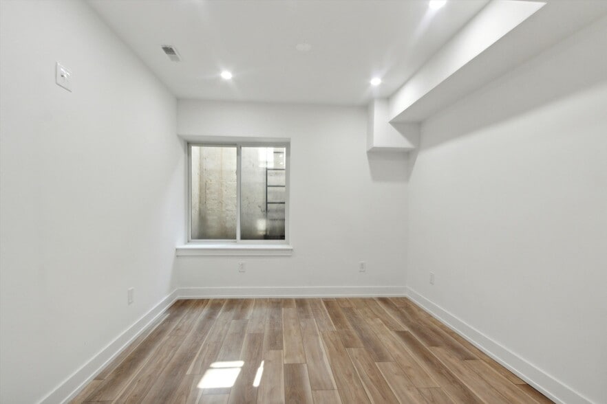 Building Photo - 2009 N 17th St