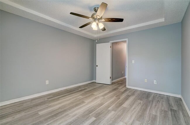 Building Photo - 9913 S Klein Ave