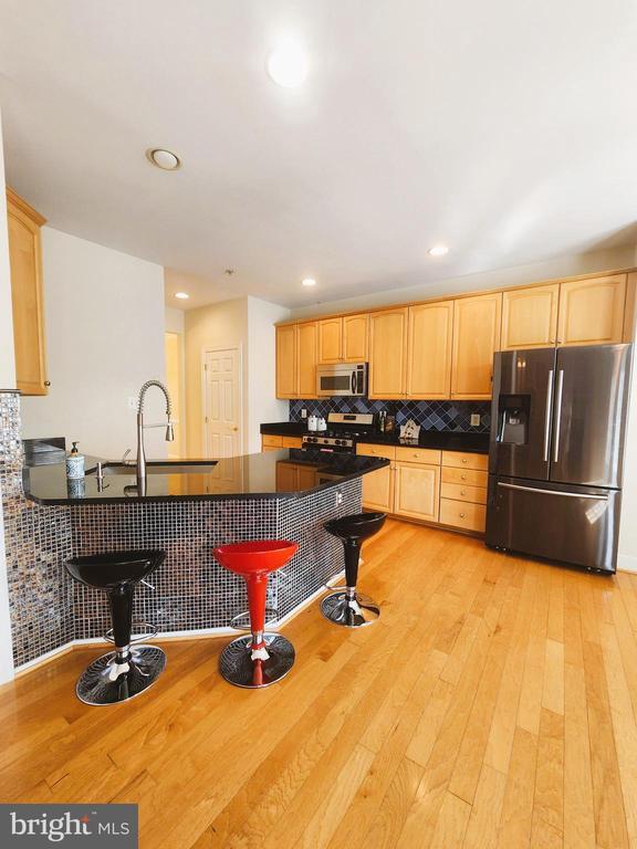 Building Photo - 917 Crestfield Dr