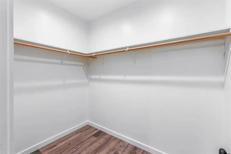 Building Photo - 1540 W Long