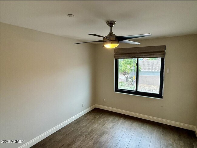 Building Photo - 10429 E Hillery Dr