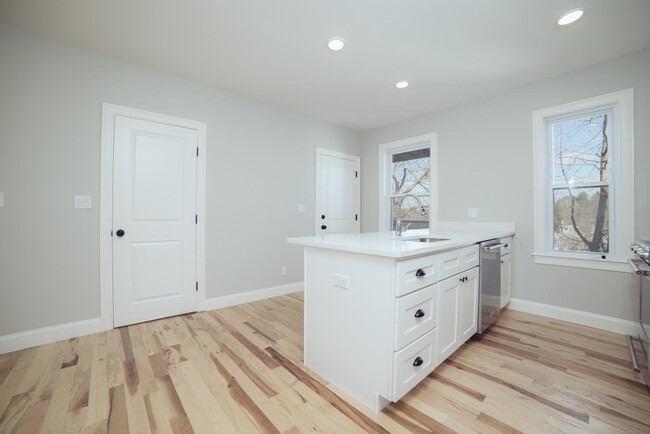 Building Photo - 10 Duffley Ct