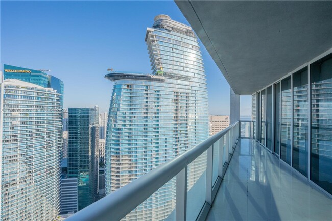 Building Photo - 465 Brickell Ave