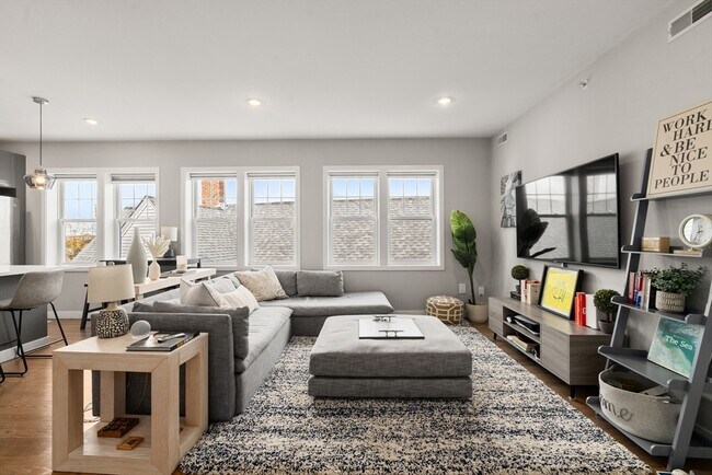 Building Photo - 47 Sargent St