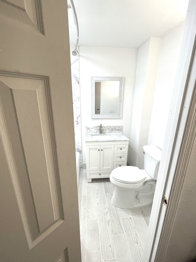 Building Photo - 1515 Sawyerwood Ave