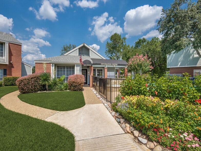 Woods at Lakeshore Apartments Carrollton, TX Apartment Finder