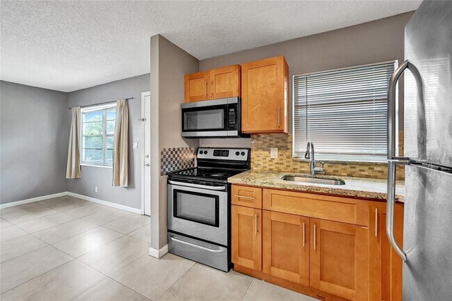 Building Photo - 5186 NE 6th Ave