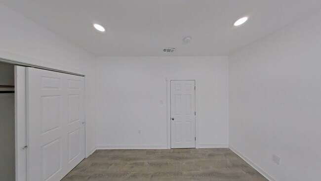 Building Photo - 6459 N 16th St