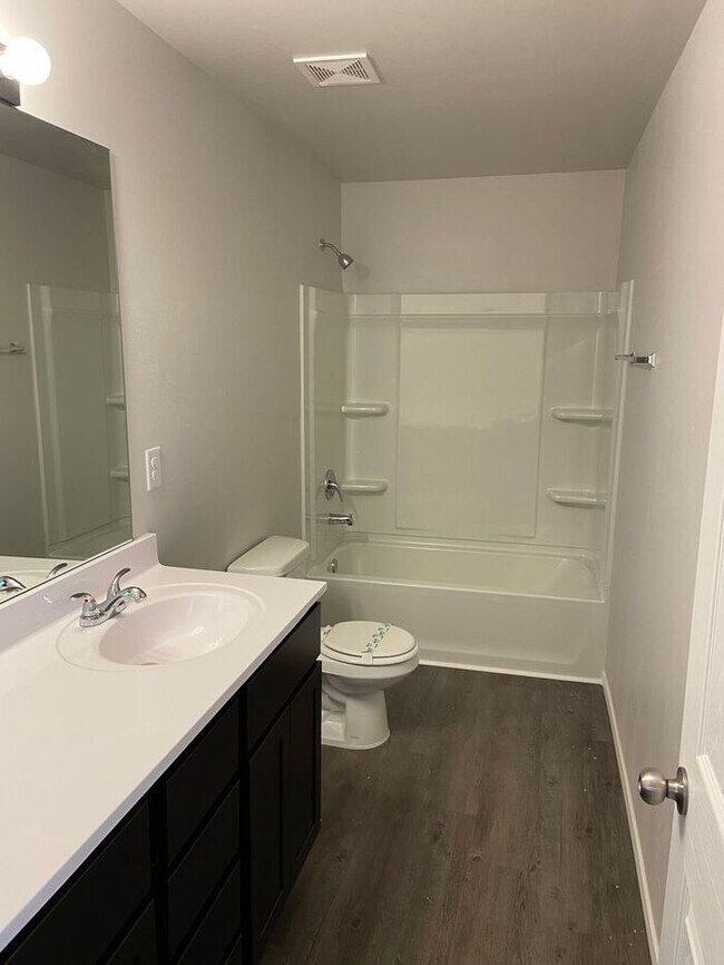 Building Photo - Available Now | Charming 3-Bedroom, 2-Bath Home in Tuttle