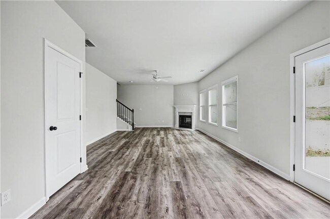 Building Photo - 290 Fox Crk Dr