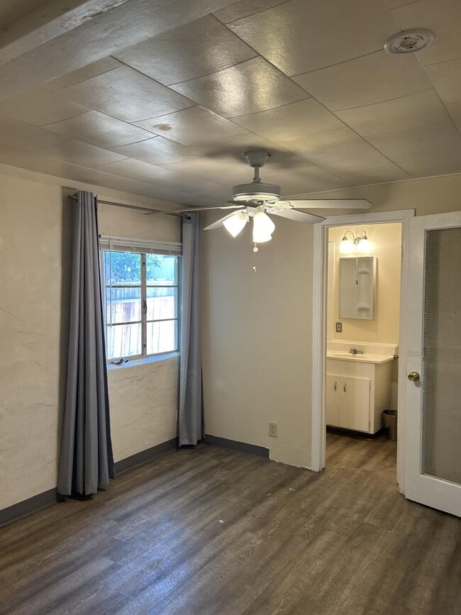 Building Photo - 517 Dawn Dr
