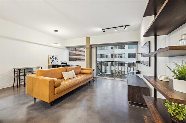 Building Photo - 800 Brazos St