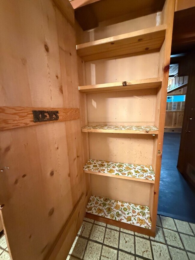 Building Photo - 729 Willow Wy