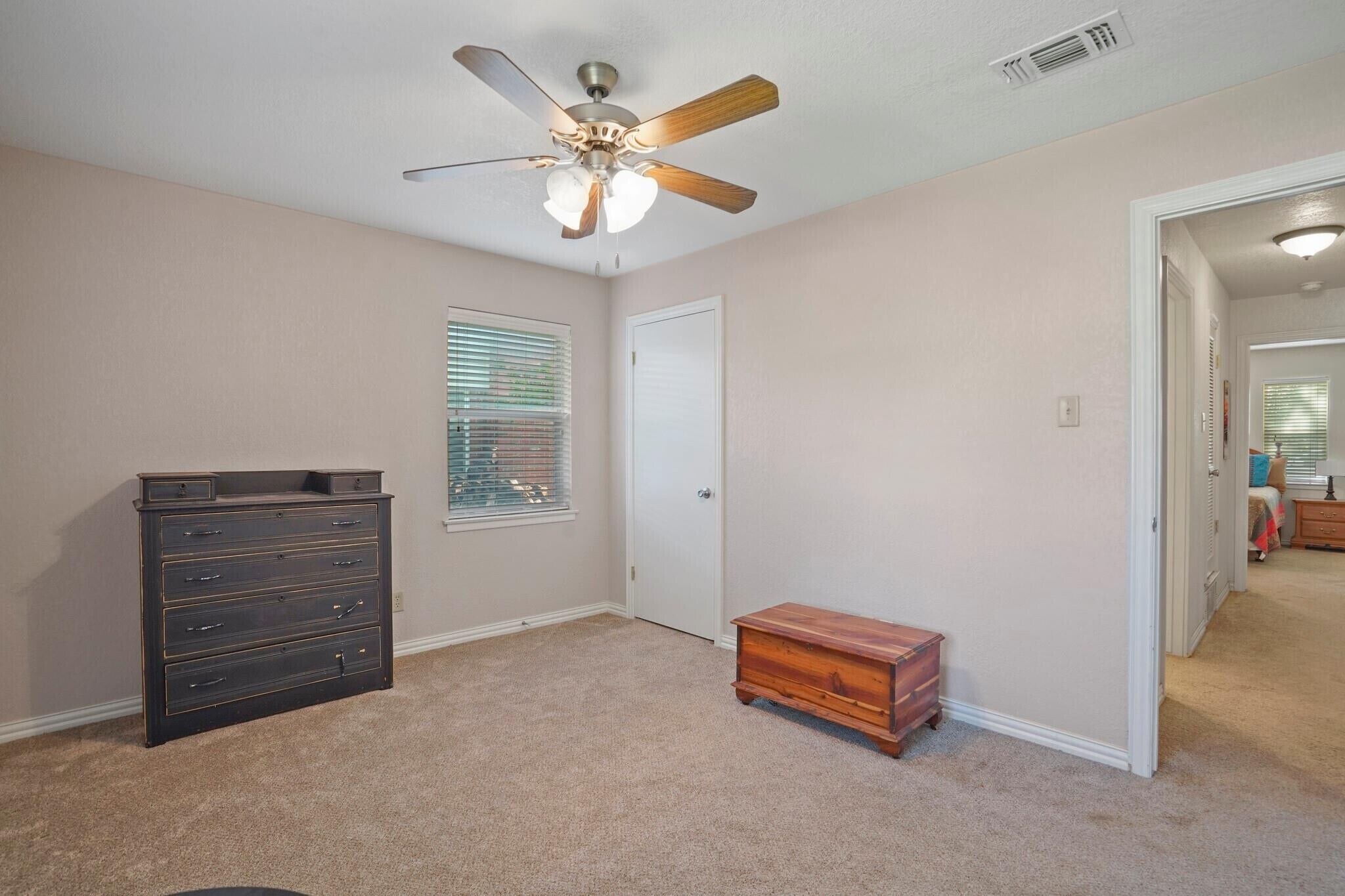 Building Photo - 205 Teeter Dr