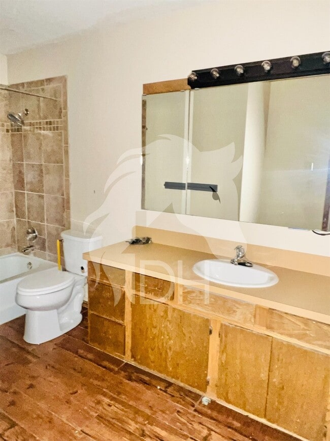 Building Photo - **Charming 2-Bedroom Condo in Enid, OK!**