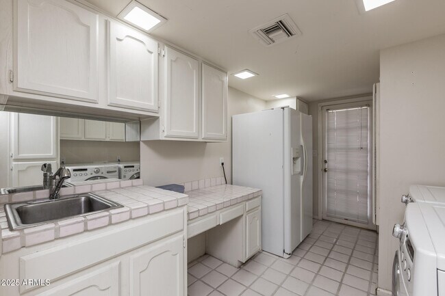 Building Photo - 49 Biltmore Estates Dr