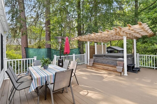 Building Photo - 204 Roat St