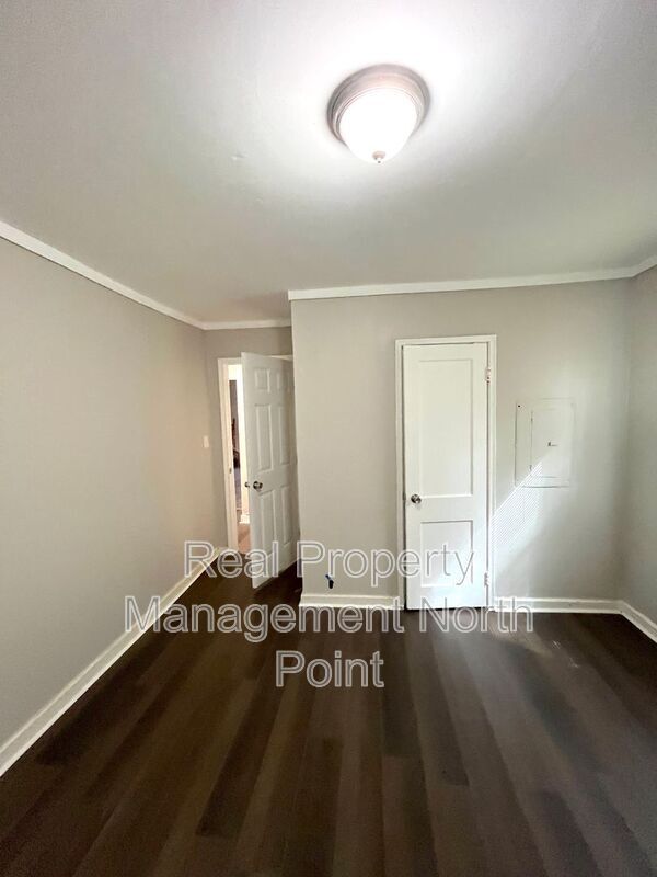 Building Photo - 468 Birney St NE