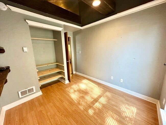 Building Photo - 802 Fields Rd