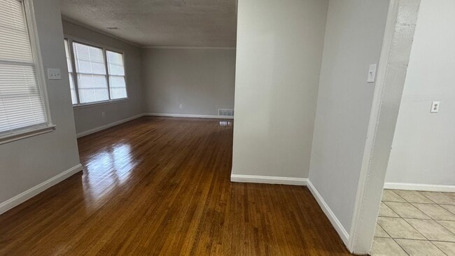 Building Photo - 4533 Dunn Ave