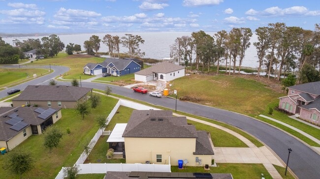 Building Photo - FULLY FENCED BACK YARD!